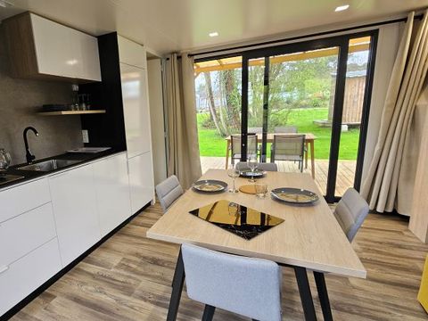 Mobilhome 4 personnes - ELEGANCE 40m² - 2 chambres - 2 salles de bain - Climatisation - Terrasse semi-couverte 27m² - Nouveauté 2024
