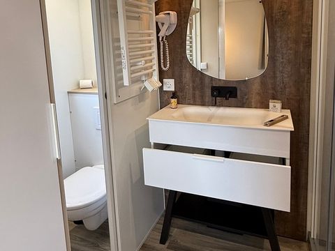 Mobilhome 4 personnes - ELEGANCE 40m² - 2 chambres - 2 salles de bain - Climatisation - Terrasse semi-couverte 27m² - Nouveauté 2024