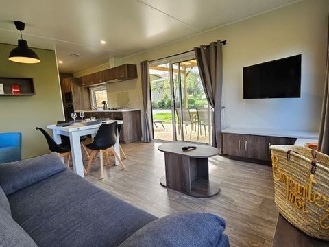 Mobilhome 4 personnes - SWEET - HOME 40m² - 2 chambres - 1 salle de bain - Climatisation - Terrasse semi-couverte 27m² Nouveauté 2024