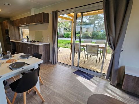 Mobilhome 4 personnes - SWEET - HOME 40m² - 2 chambres - 1 salle de bain - Climatisation - Terrasse semi-couverte 27m² Nouveauté 2024
