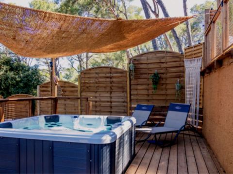 MOBILHOME 10 personnes - NEW 2024 Cottage Côté Jardin Jacuzzi (6/8P) PRESTIGE 3CH. 2SDB + TIPI 2 couchages