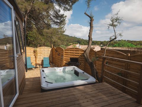 MOBILHOME 5 personnes - NEW 2023 ! Cottage MAGNOLIA + jacuzzi 32m² (2 chambres)