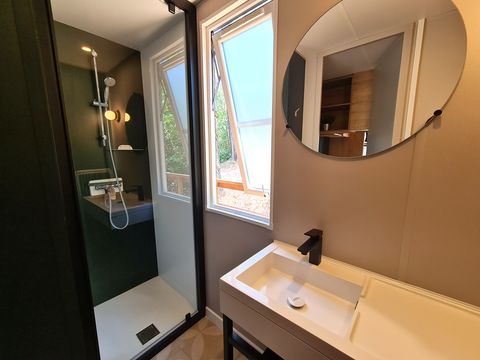 MOBILHOME 10 personnes - NEW 2024 Cottage Côté Jardin Jacuzzi (6/8P) PRESTIGE 3CH. 2SDB + TIPI 2 couchages