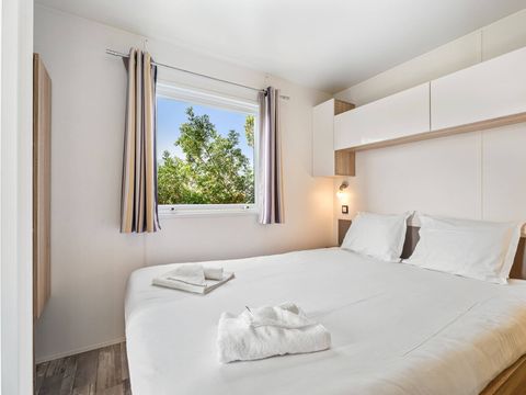 MOBILHOME 4 personnes - Mobil-home | Premium | 2 Ch. | 4 Pers. | Terrasse couverte | 1 SDB | Clim. | TV