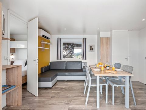 MOBILHOME 4 personnes - Mobil-home | Premium | 2 Ch. | 4 Pers. | Terrasse couverte | 1 SDB | Clim. | TV