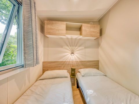 MOBILHOME 6 personnes - Mobil-home | Premium | 3 Ch. | 6 Pers. | Terrasse couverte | 1 SDB | Clim. | TV