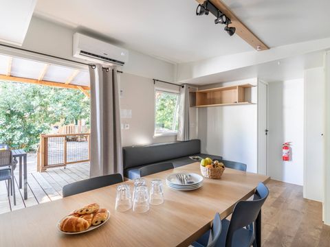 MOBILHOME 6 personnes - Mobil-home | Premium | 3 Ch. | 6 Pers. | Terrasse couverte | 1 SDB | Clim. | TV