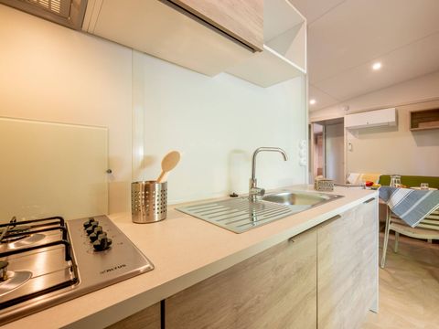 MOBILHOME 6 personnes - Mobil-home | Premium | 3 Ch. | 6 Pers. | Terrasse couverte | 1 SDB | Clim. | TV