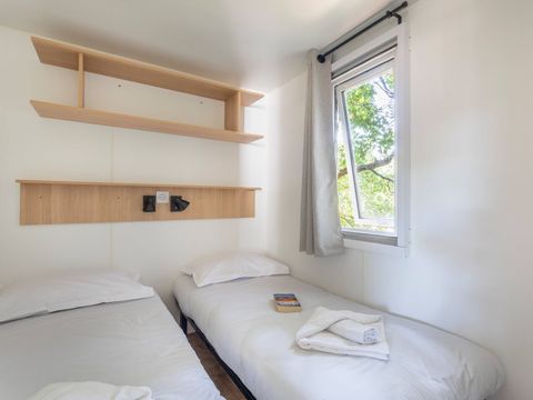 MOBILHOME 6 personnes - Mobil-home | Premium | 3 Ch. | 6 Pers. | Terrasse couverte | 1 SDB | Clim. | TV