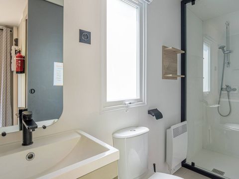 MOBILHOME 4 personnes - Mobil-home | Comfort | 2 Ch. | 4 Pers. | Terrasse couverte | 1 SDB | Clim.