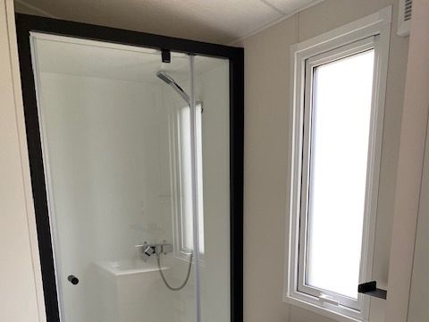 MOBILHOME 4 personnes - CONFORT 27  m² - 2 chambres - terrasse couverte - TV -