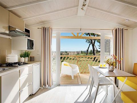 Mobilhome 4 personnes - Confort | 2 chambres | 4 pers. | Terrasse simple | 1 salle de bain | Climatisation | TV
