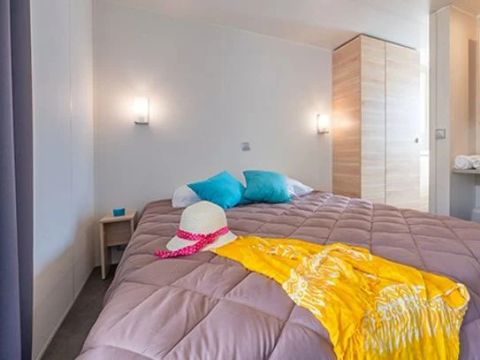 Mobilhome 4 personnes - Ultimate | 2 Ch. | 4 Pers. | Terrasse Surélevée | 2 SDB | Clim. | TV
