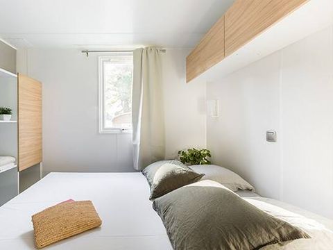 Mobilhome 6 personnes - Confort | 3 Ch. | 6 Pers. | Terrasse surélevée | 1 SDB | TV