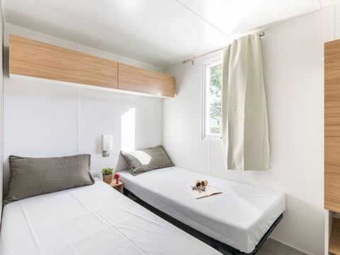 Mobilhome 6 personnes - Confort | 3 Ch. | 6 Pers. | Terrasse surélevée | 1 SDB | TV