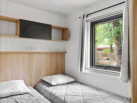 Mobilhome 6 personnes - Ultimate | 3 Ch. | 6 Pers. | *Terrasse surélevée* | 2 SDB | Clim. | TV