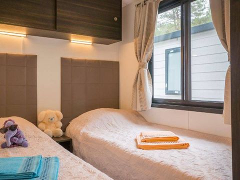 Mobilhome 6 personnes - Mobil-home | Premium | 3 Ch. | 6 Pers. | Terrasse surélevée | Clim. | TV