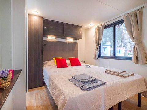 Mobilhome 6 personnes - Mobil-home | Premium | 3 Ch. | 6 Pers. | Terrasse surélevée | Clim. | TV