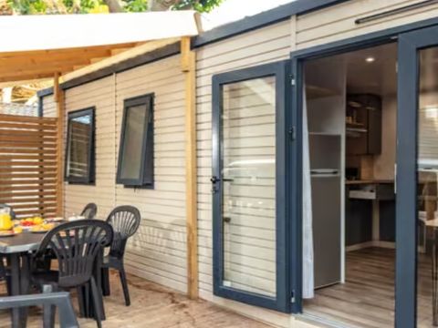 MOBILHOME 8 personnes - Comfort | 4 Ch. | 8 Pers. | Terrasse surélevée | 2 SDB | Clim. | TV