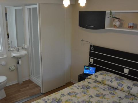 MOBILHOME 6 personnes - LARGE - accès PMR