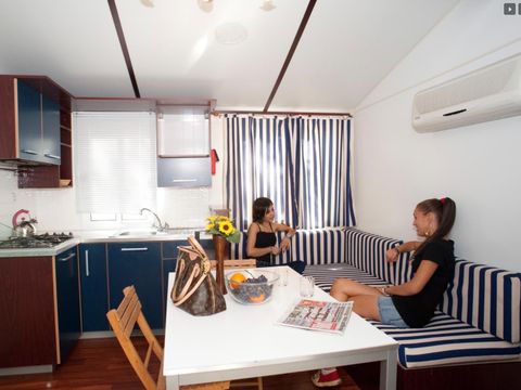MOBILHOME 6 personnes - LARGE - accès PMR
