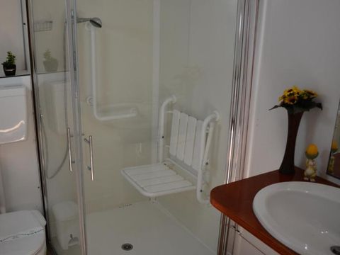MOBILHOME 6 personnes - LARGE - accès PMR
