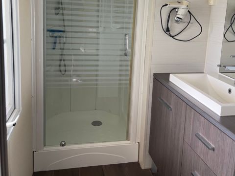MOBILHOME 4 personnes - Premium 31m² (2 chambres + Clim + TV + LV + lave-linge + Terrasse couverte )