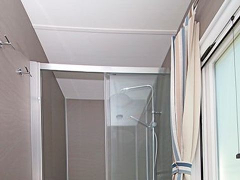Mobilhome 6 personnes - Comfort XL | 3 Ch. | 6 Pers. | Terrasse Couverte | 2 SDB | Clim.