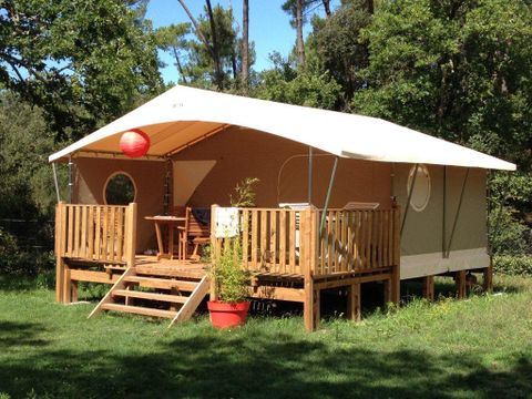 TENTE TOILE ET BOIS 4 personnes - Canada avec sanitaire