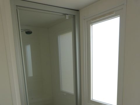 Mobilhome 8 personnes - Climatisé de 28.3m² - 3 chambres - Terrasse semi couverte 22.5m²