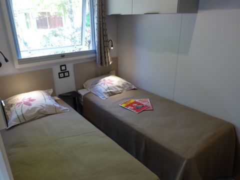 MOBILHOME 4 personnes - Mobil home 26m² climatisé - 2 chambres + terrasse couverte 20m²