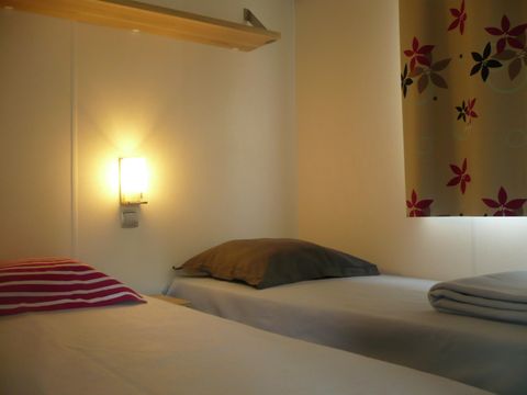 MOBILHOME 4 personnes - Mobil home  20m² - 2 chambres + terrasse semi couverte 7,50m²