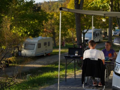 Emplacement - Emplacement voiture + tente ou caravane ou camping-car 40/80 m²