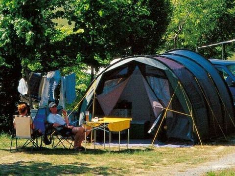 Emplacement - Emplacement voiture + tente ou caravane ou camping-car 40/80 m²