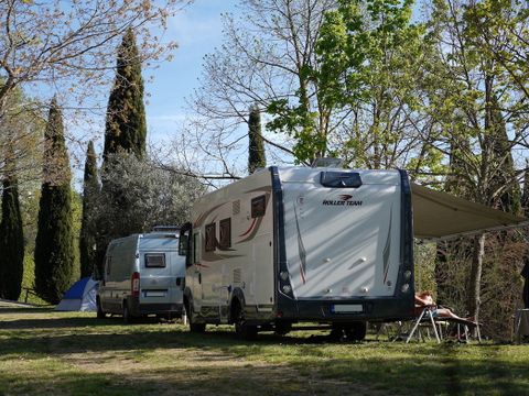 Emplacement - Emplacement voiture + tente ou caravane ou camping-car 40/80 m²