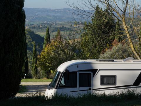 Emplacement - Emplacement voiture + tente ou caravane ou camping-car 40/80 m²