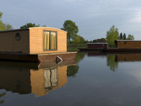 Insolite 5 personnes - TOUE CABANEE SUR L'EAU