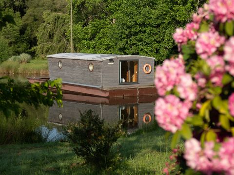 Insolite 5 personnes - TOUE CABANEE SUR L'EAU
