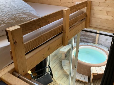HÉBERGEMENT INSOLITE 2 personnes - CARRE DÉTOILES avec Spa privatif