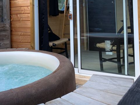 HÉBERGEMENT INSOLITE 2 personnes - CARRE DÉTOILES avec Spa privatif