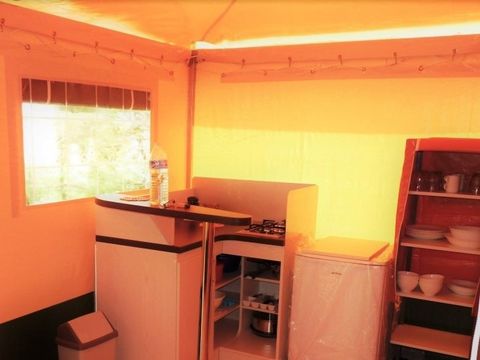 BUNGALOW 4 personnes - Toile Cyrus, Sans sanitaires dimanche haute saison