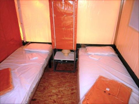 BUNGALOW 4 personnes - Toile Cyrus, Sans sanitaires dimanche haute saison