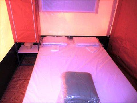 BUNGALOW 4 personnes - Toile Cyrus, Sans sanitaires dimanche haute saison