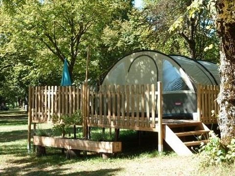 TENTE 4 personnes - Prêt à camper + véhicule + électricité + tente