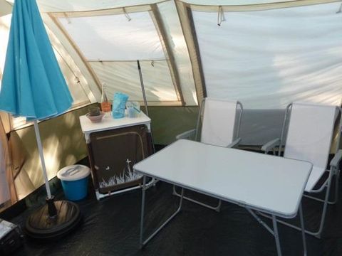 TENTE 4 personnes - Prêt à camper + véhicule + électricité + tente