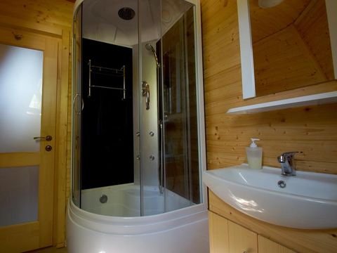 Insolite 5 personnes - TIPI