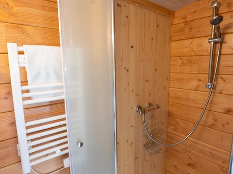 Insolite 5 personnes - Toue cabanée accostée avec sanitaires