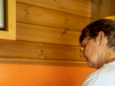 Insolite 5 personnes - Toue cabanée accostée avec sanitaires