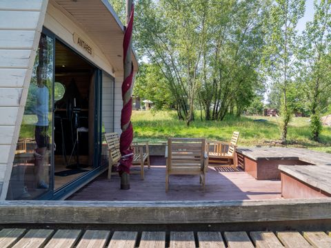 Insolite 5 personnes - Toue cabanée accostée avec sanitaires