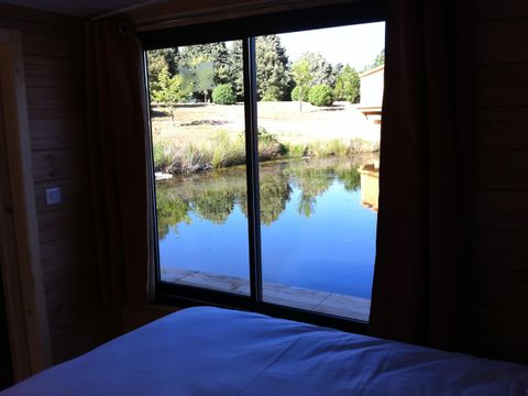 Insolite 5 personnes - Toue cabanée accostée avec sanitaires